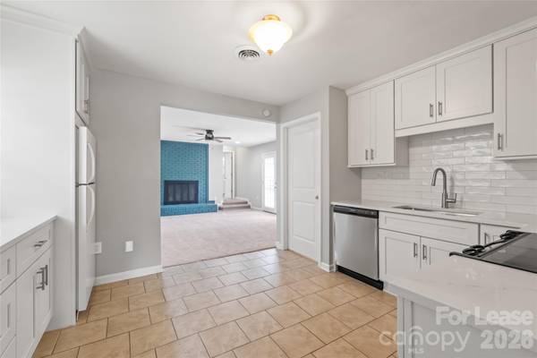 5054 Curtiswood DR, Charlotte, NC 28213
