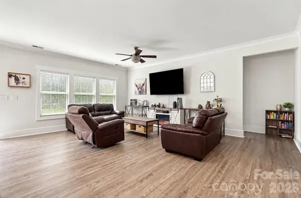 142 Donsdale DR, Statesville, NC 28625