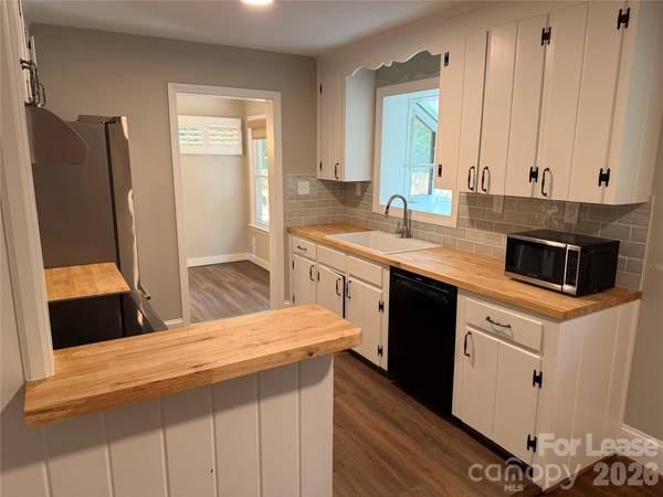 4920 Raymond PL, Charlotte, NC 28205