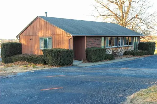 3837 Faraon ST, St Joseph, MO 64506