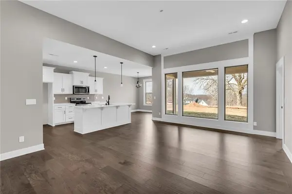 1112 Old Time DR, Excelsior Springs, MO 64024