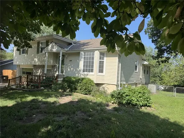1616 Lee LN,  Pleasant Hill,  MO 64080