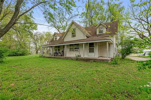 22111 S Old Town DR, Peculiar, MO 64078