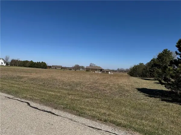 12 Links DR, Garnett, KS 66032