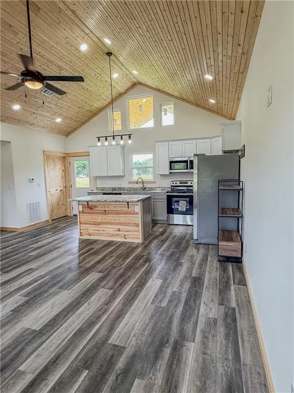 906 Park ST, Cherryvale, KS 67335