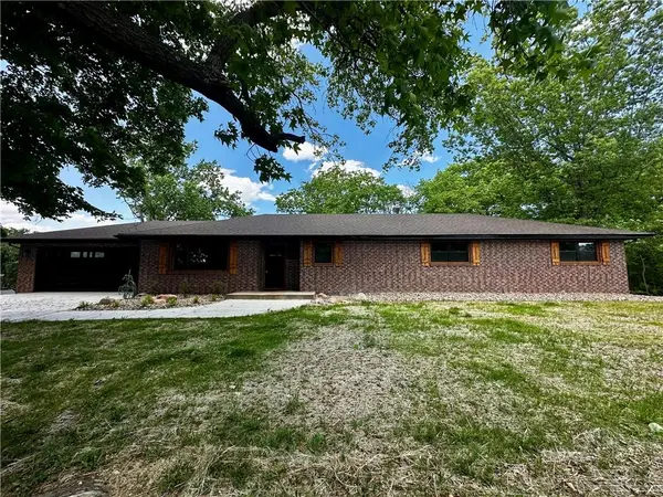 909 Bell DR, Excelsior Springs, MO 64024