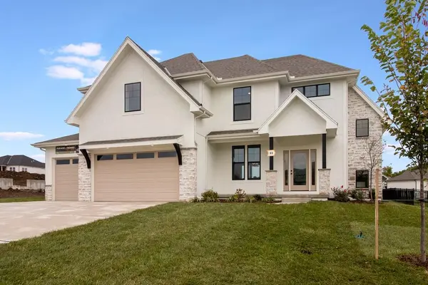 2705 NE Wheatley DR, Blue Springs, MO 64029