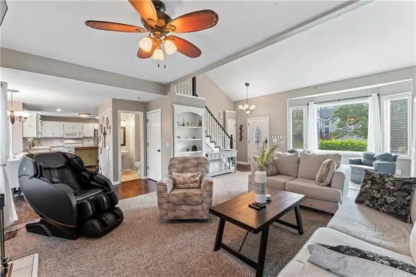 12184 S Tallgrass DR, Olathe, KS 66061