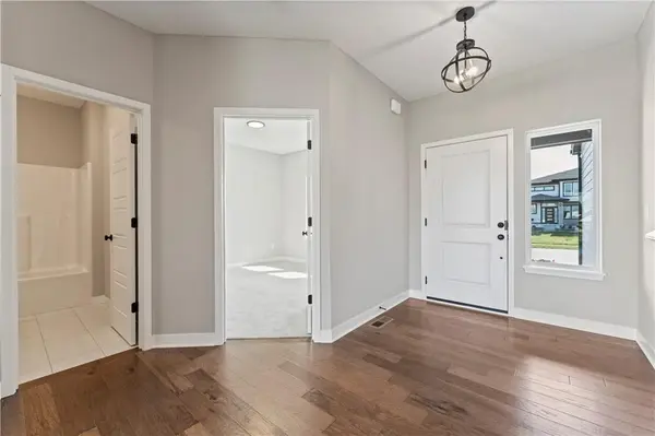 335 Meadowlark DR, Raymore, MO 64083