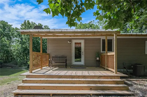 10618 Kaw DR, Edwardsville, KS 66111