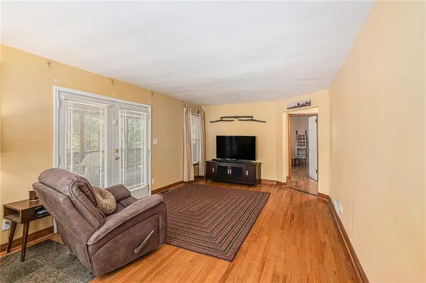 10618 Kaw DR, Edwardsville, KS 66111