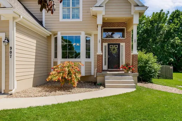 907 N 2nd St. East ST, Louisburg, KS 66053