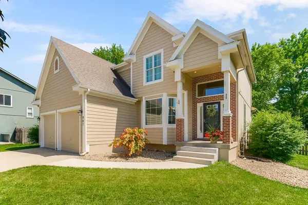 907 N 2nd St. East ST, Louisburg, KS 66053
