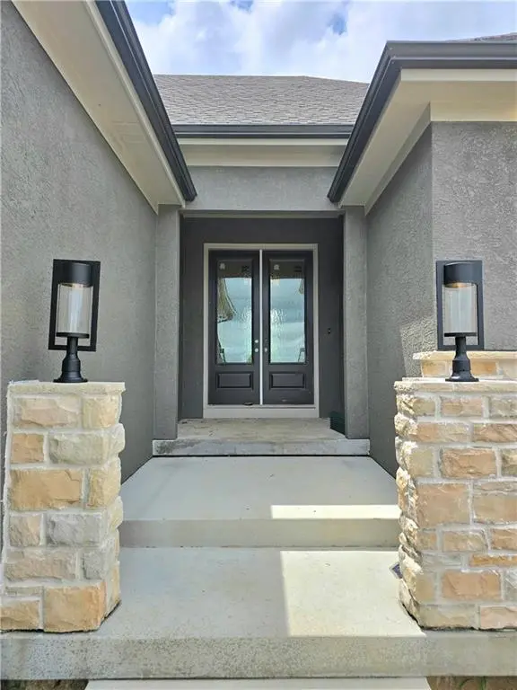 10401 W 151 PL, Overland Park, KS 66221