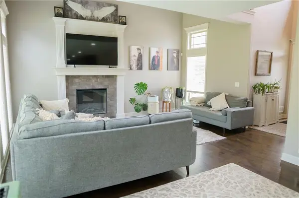 25700 E 32nd ST, Blue Springs, MO 64015