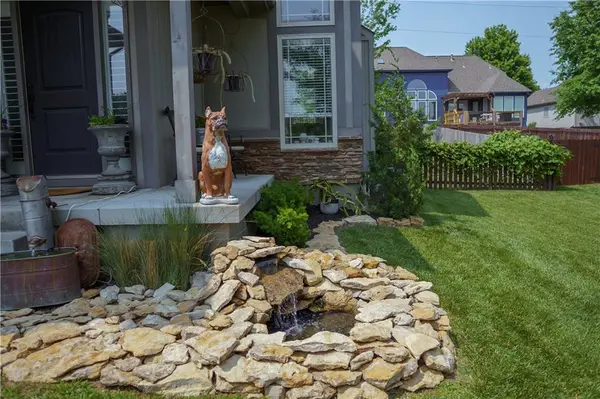 25700 E 32nd ST, Blue Springs, MO 64015