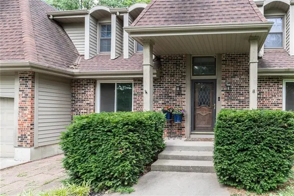 10246 Russell ST, Overland Park, KS 66212