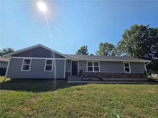 403 Ann AVE, Harrisonville, MO 64701