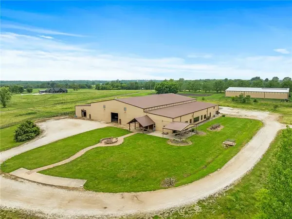 204 E Casey RD, Lone Jack, MO 64070