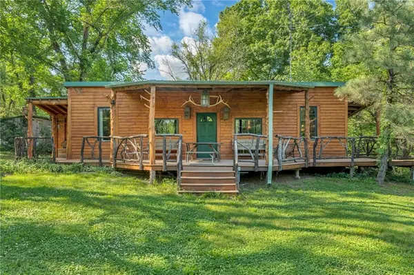 19010 W RD,  Denison,  KS 66419