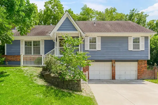 9425 E 90th TER, Kansas City, MO 64138