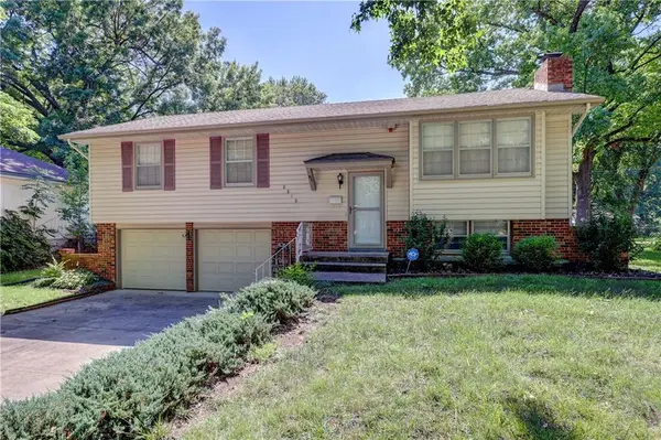 8818 Crescent AVE, Kansas City, MO 64138