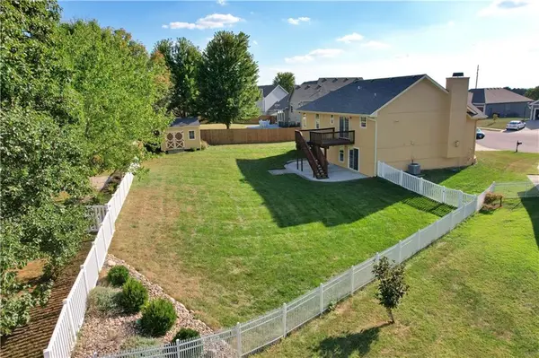 2116 Bradford PL, Excelsior Springs, MO 64024