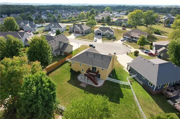 2116 Bradford PL, Excelsior Springs, MO 64024