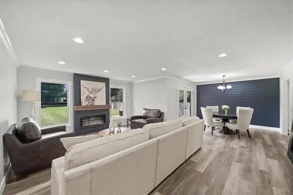 6655 W 82ND ST, Overland Park, KS 66204