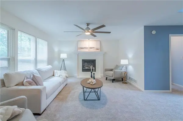 404 Wyndham DR, Lansing, KS 66043