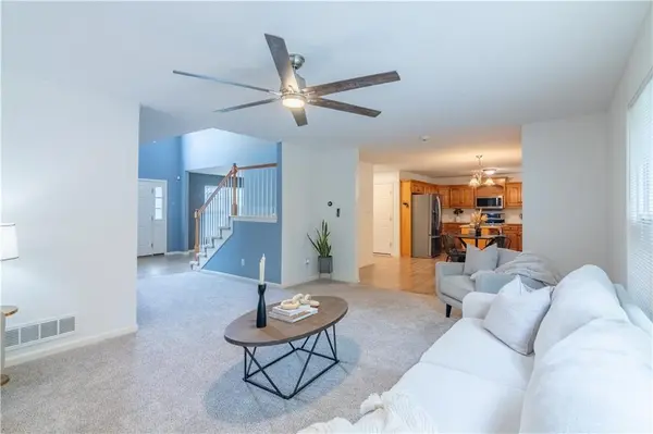 404 Wyndham DR, Lansing, KS 66043
