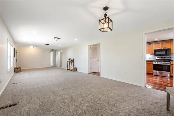38757 Hedge LN, Fontana, KS 66026