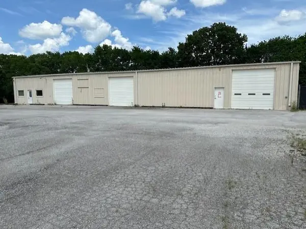 21525 E Maple CIR, Peculiar, MO 64078