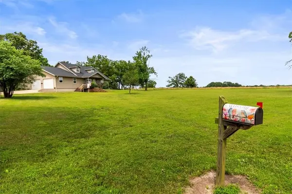 931 Rooffener RD, Macks Creek, MO 65786