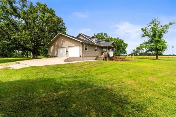 931 Rooffener RD, Macks Creek, MO 65786