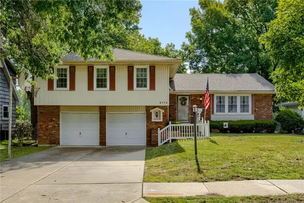 8715 Mackey ST, Overland Park, KS 66212