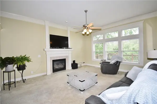 925 Redwood CIR, Liberty, MO 64068