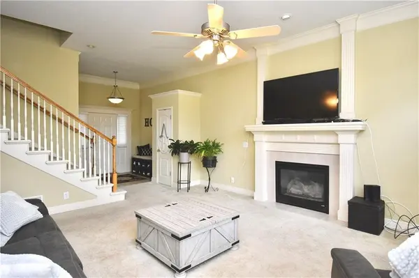 925 Redwood CIR, Liberty, MO 64068