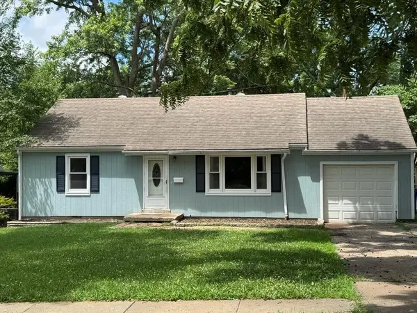 7028 Walmer ST, Overland Park, KS 66204