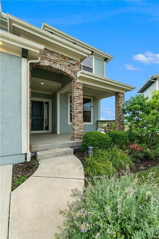 16699 S Chalet DR, Olathe, KS 66062