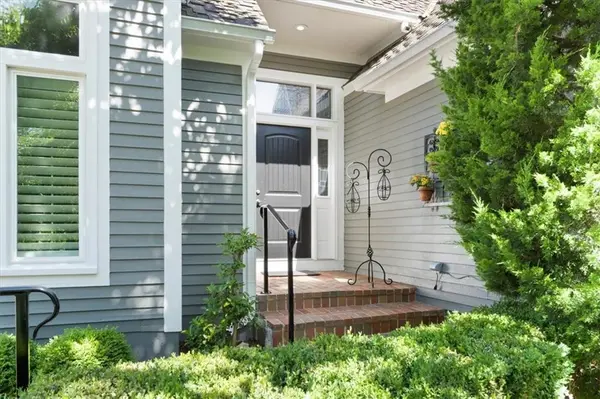 7853 Howe CIR, Prairie Village, KS 66208