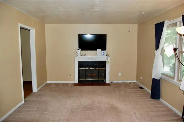 407 Hithergreen DR, Lansing, KS 66043