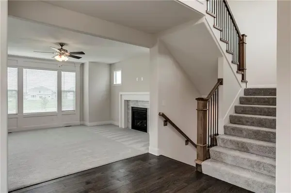 28400 W 161st TER, Gardner, KS 66030