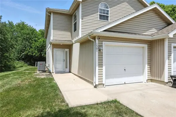 1501 SW Shelby DR, Lee's Summit, MO 64081
