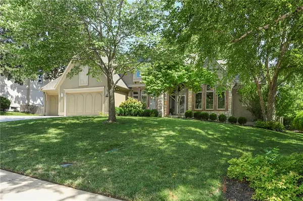 9006 W 139th TER, Overland Park, KS 66221