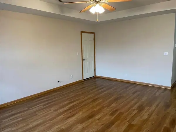1528 Champion DR, Pleasant Hill, MO 64080