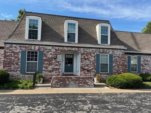 5737 Metcalf CT #25, Overland Park, KS 66202