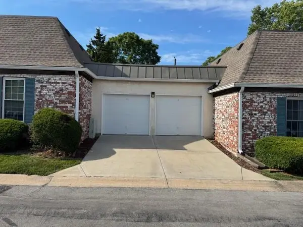 5737 Metcalf CT #25, Overland Park, KS 66202