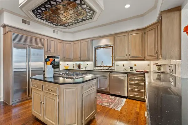 5212 W 98th TER, Overland Park, KS 66207