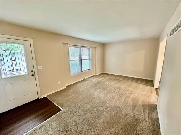 6110 NW 51st TER, Kansas City, MO 64151